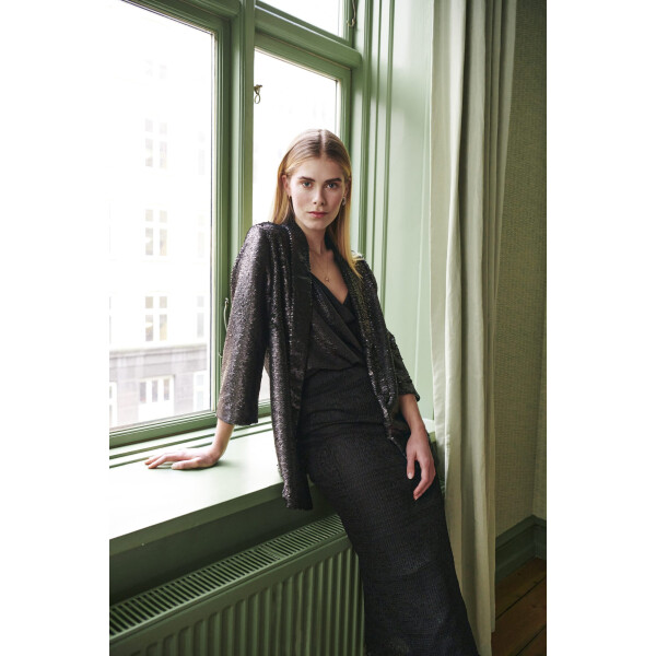 Soaked in Luxury Lalune Shirley Blazer is a sequin jacket in black perfect creating a day to evening outfit available on colmershill.com