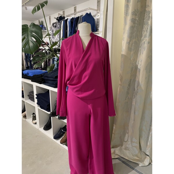 Elif Köse Loose Blouse Fuchsia Pink available from top UK stockist colmershill.com