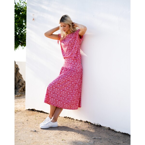Marble midi printed skirt in a red and white pattern. It has a curved and fitted waist and then flares out. Available on Colmershill.com, a Marble stockist