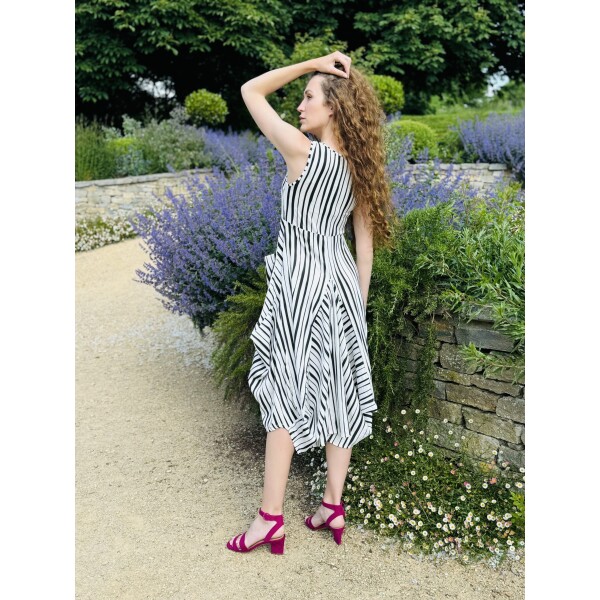 Kozan Dress VG-1376 in black and white is a dramatic piece ideal for a wedding outfit. Available on Colmershill.com