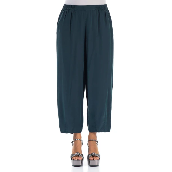 Grizas tapered trousers made of a silk linen fabric in wild berry. They are slightly cropped and have an elasticated waist. Available on Colmershill.com, UK stockist