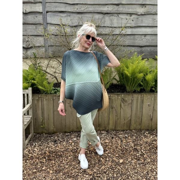 Thanny Asymmetric Tunic Top in green ombre made of a plisse fabric LIS2405