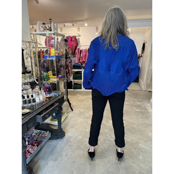 Thanny Short Plisse Jacket Royal Blue LIS2434 is an usual jacket great for special occasions to add a real wow factor to your outfit