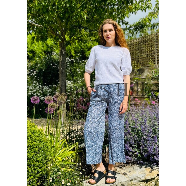 Dress Addict Lab Trousers in a blue and white floral print are made of crinkled cotton