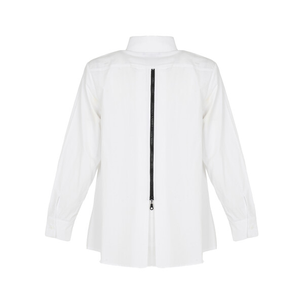 Kozan Phoebe Shirt in white is an oversized shirt with a zip detail on the back