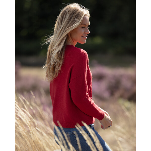 The From My Mother's Garden Rouge jumper has a dropped shoulder and full length sleeve makes for a flattering silhouette