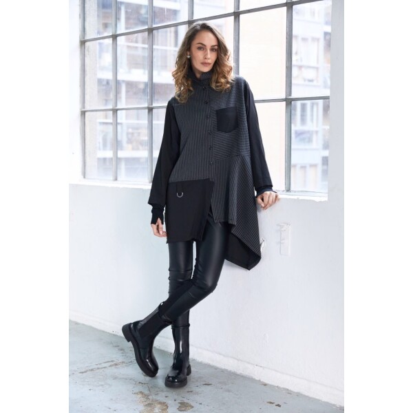 Naya Leatherette Leggings Black (NAW25104). The faux leather leggings from NAYA are a great staple for the wardrobe to wear with tops and jackets.