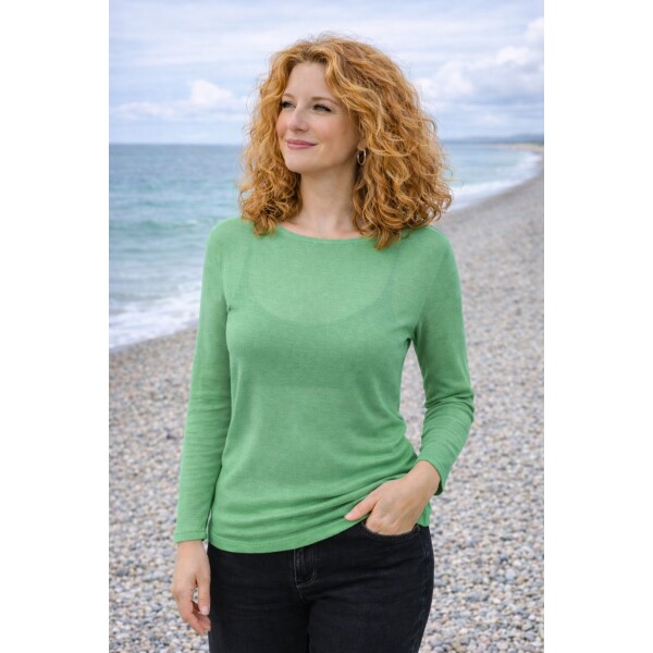 Lightweight women’s thermal top for layering under jumpers and shirts