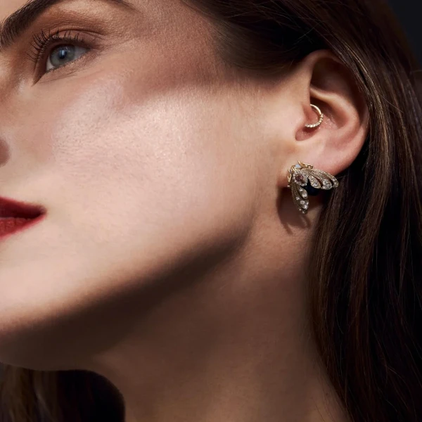 With a touch of vintage, these jewelled moth earrings are just a little bit different! The moth studs are decorated with synthetic pearls and handset crystals on a 18ct gold-plate construction.