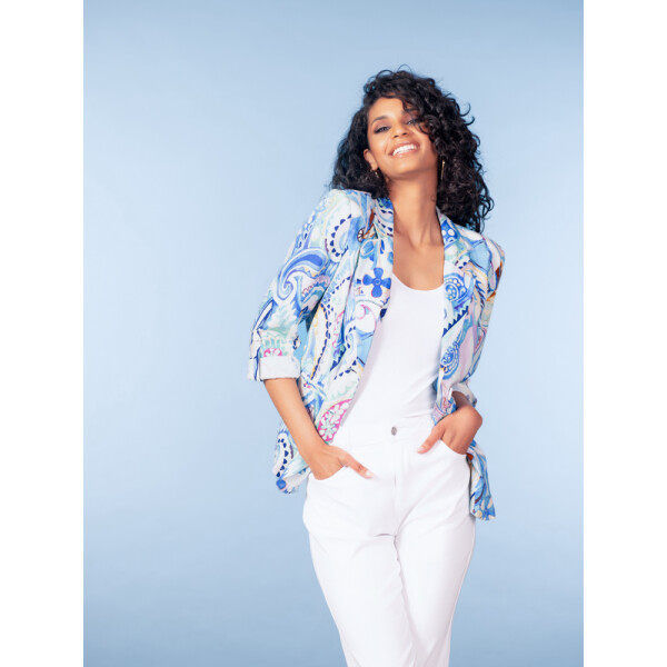 Alison Sheri Blue Print Linen Blazer Out of the Blue – A47157 - This blazer is a statement layering piece that combines tailored structure with lightweight, breathable comfort