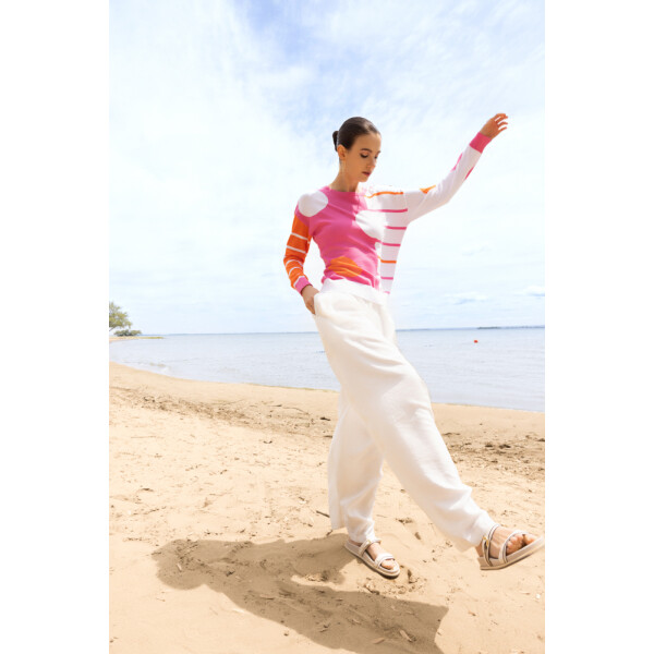 Bright, modern, and easy to wear, the Alison Sheri Spot & Stripe Pink Lightweight Jumper is a statement knit designed to bring colour and character to everyday outfits.