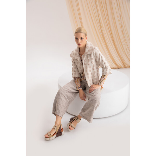Kozan Rome Jacket in the Dotto print is a darling polka dot jacket in neutrals. Style SP-2906