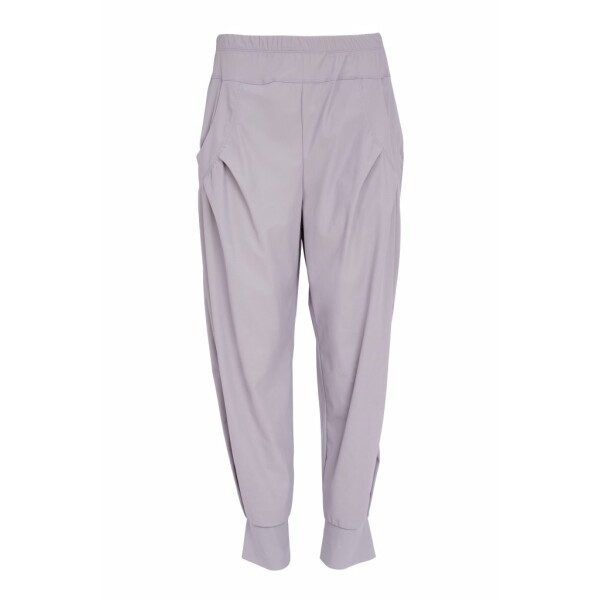A true staple within the Naya Clothing collection, the iconic Naya Cuff Trousers are reimagined in Dove — a soft, versatile neutral that brings a lighter tone to this bestselling silhouette.