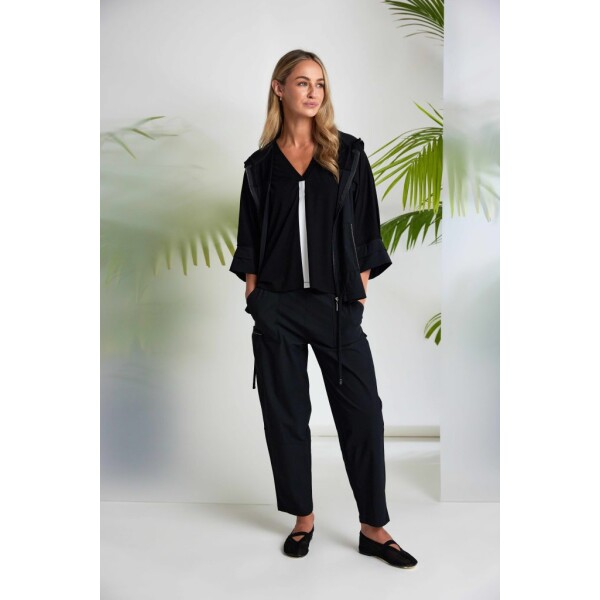 The Naya Pull Up Slim Leg Trouser with Patch Pocket Black (NAS26109) is a sleek, versatile staple from Naya Clothing, designed to deliver comfort without compromising on contemporary style