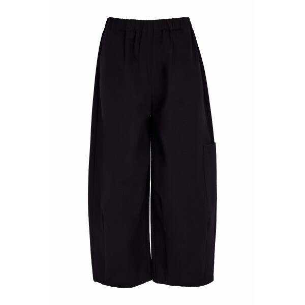 Make a confident style statement with the Naya Balloon Shape Trouser With Side Pocket in Black. Designed with Naya’s signature contemporary edge,