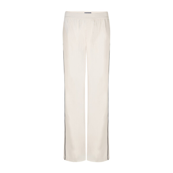 Elevate your everyday wardrobe with the Red Button Colette Punta Piping Soft Trousers in a refined pearl shade. Designed to combine modern tailoring with exceptional comfort, these trousers offer a clean, contemporary silhouette that works effortlessly from day to evening.