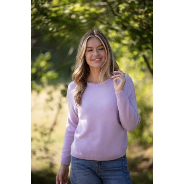Woman wearing a soft lilac cashmere-feel jumper outdoors
