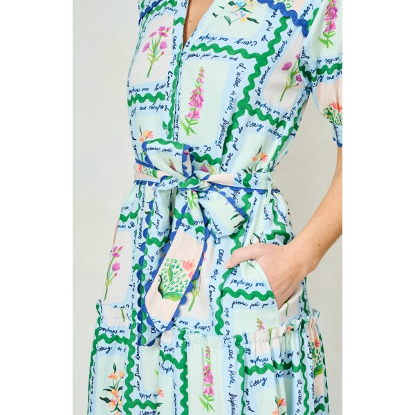 Hope and Ivy Lilith dress V neck short sleeve midi dress detail